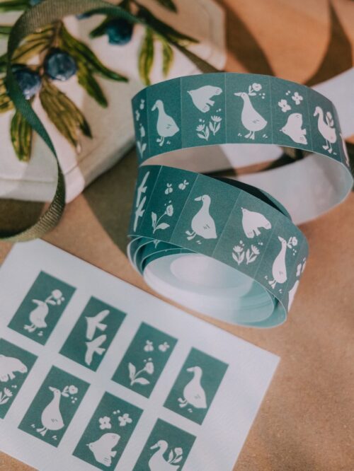 Woodland story label sticker roll with 500 pieces and 8 designs.